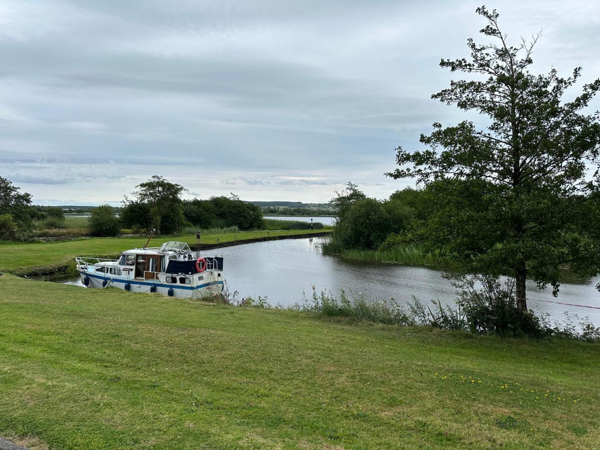 Home Near The River Shannon Rooskey Exteriör bild